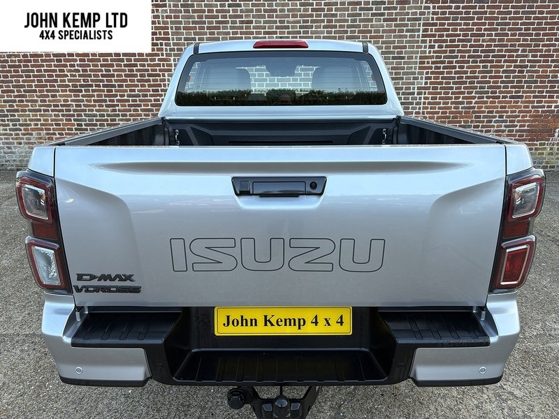 Isuzu 1.9 TD V-Cross 4dr Diesel Automatic 4WD Euro 6 (s/s) (164 ps)