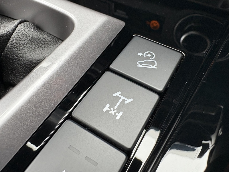 Isuzu 1.9 TD V-Cross 4dr Diesel Automatic 4WD Euro 6 (s/s) (164 ps)