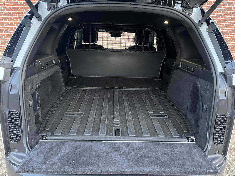 Land Rover 3.0 D300 MHEV HSE SUV 5dr Diesel Auto 4WD Euro 6 (s/s) (300 ps)