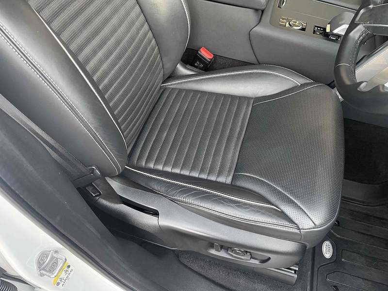 Land Rover 3.0 D300 MHEV HSE SUV 5dr Diesel Auto 4WD Euro 6 (s/s) (300 ps)