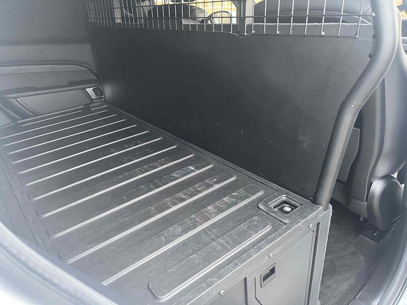 Land Rover 3.0 D300 MHEV HSE SUV 5dr Diesel Auto 4WD Euro 6 (s/s) (300 ps)