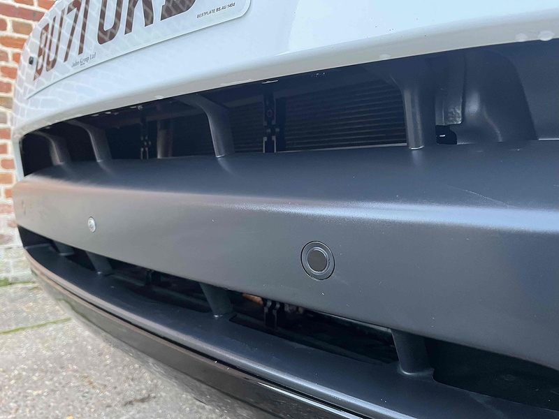 Land Rover 3.0 D300 MHEV HSE SUV 5dr Diesel Auto 4WD Euro 6 (s/s) (300 ps)