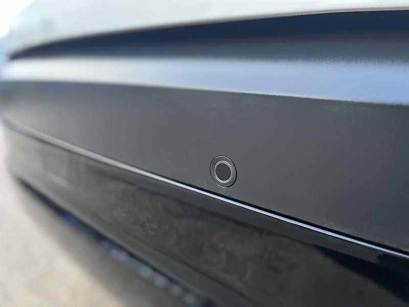 Land Rover 3.0 D300 MHEV HSE SUV 5dr Diesel Auto 4WD Euro 6 (s/s) (300 ps)