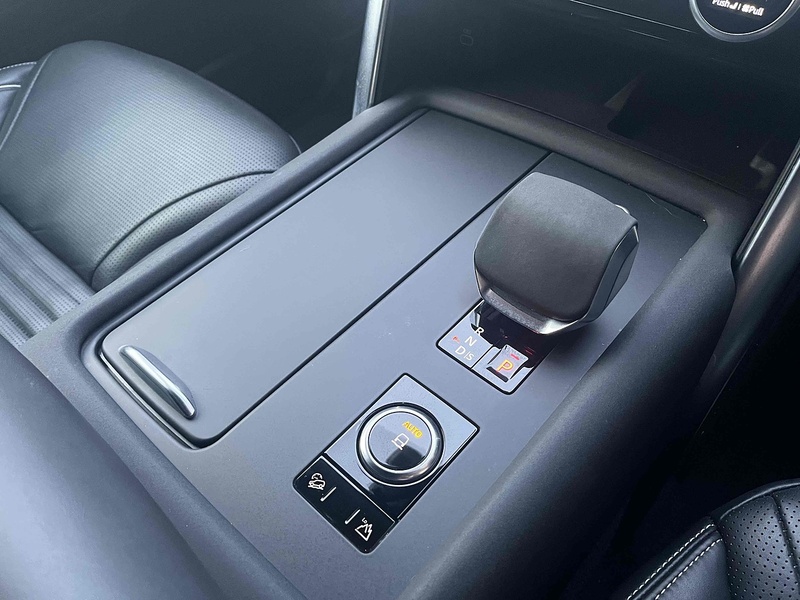 Land Rover 3.0 D300 MHEV HSE SUV 5dr Diesel Auto 4WD Euro 6 (s/s) (300 ps)