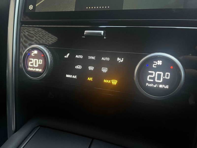 Land Rover 3.0 D300 MHEV HSE SUV 5dr Diesel Auto 4WD Euro 6 (s/s) (300 ps)