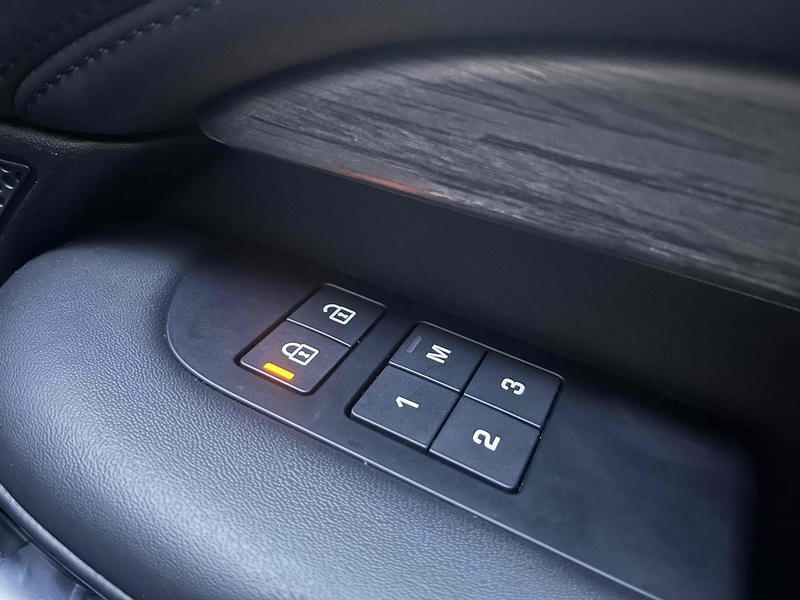 Land Rover 3.0 D300 MHEV HSE SUV 5dr Diesel Auto 4WD Euro 6 (s/s) (300 ps)