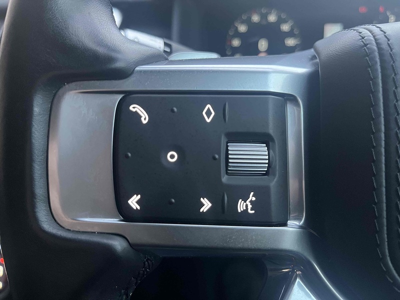 Land Rover 3.0 D300 MHEV HSE SUV 5dr Diesel Auto 4WD Euro 6 (s/s) (300 ps)