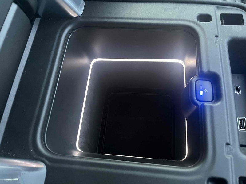 Land Rover 3.0 D300 MHEV HSE SUV 5dr Diesel Auto 4WD Euro 6 (s/s) (300 ps)