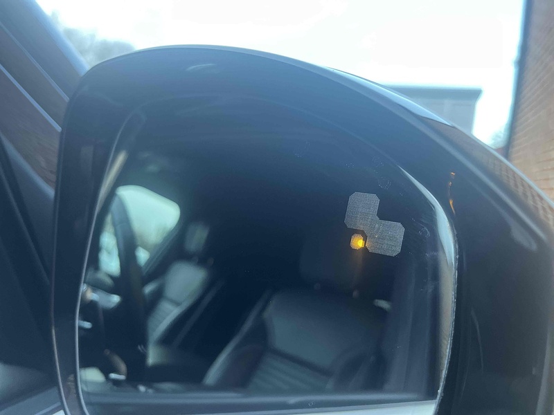 Land Rover 3.0 D300 MHEV HSE SUV 5dr Diesel Auto 4WD Euro 6 (s/s) (300 ps)