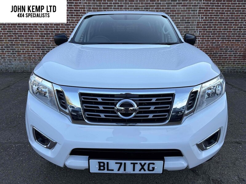 Nissan 2.3 dCi Acenta Pickup Double Cab 4dr Diesel Manual 4WD Euro 6 (s/s) (163 ps)