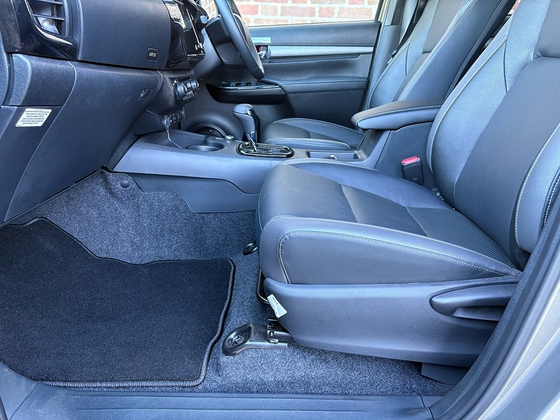 Toyota Invincible X MHEV 4WD Auto 2.8 4dr Pickup Automatic Diesel