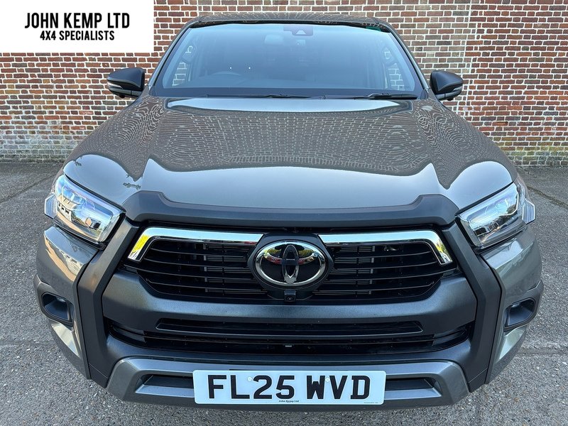 Toyota Invincible X MHEV 4WD Auto 2.8 4dr Pickup Automatic Diesel