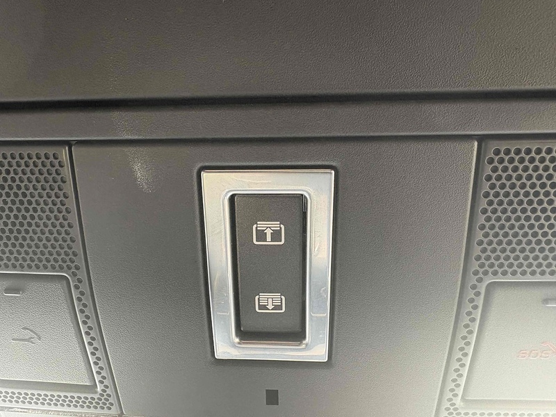 Land Rover 2.0 D180 MHEV R-Dynamic SE SUV 5dr Diesel Auto 4WD Euro 6 (s/s) (180 ps)