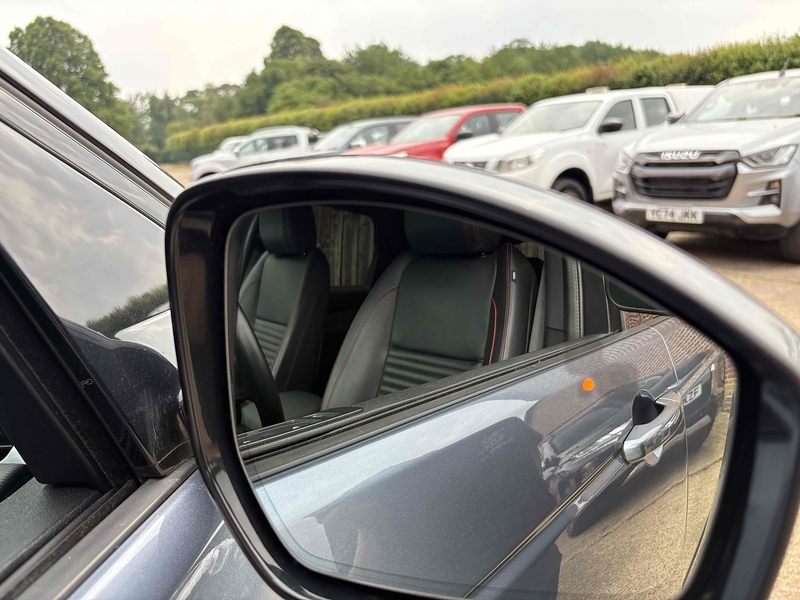 Land Rover 2.0 D180 MHEV R-Dynamic SE SUV 5dr Diesel Auto 4WD Euro 6 (s/s) (180 ps)