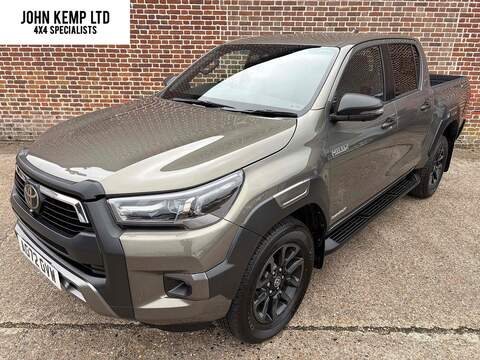 2.8 D-4D Invincible X Pickup Double Cab 4dr Diesel Manual 4WD Euro 6 (s/s) (204 ps)