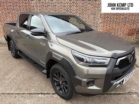 2.8 D-4D Invincible X Pickup Double Cab 4dr Diesel Manual 4WD Euro 6 (s/s) (204 ps)