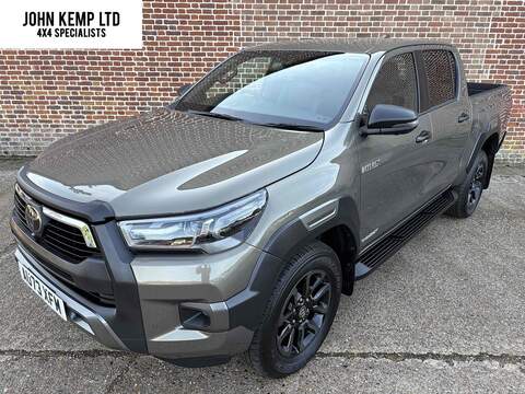 2.8 D-4D Invincible X Pickup Double Cab 4dr Diesel Auto 4WD Euro 6 (s/s) (204 ps)