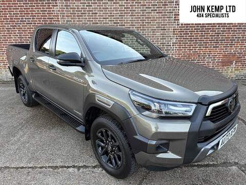 2.8 D-4D Invincible X Pickup Double Cab 4dr Diesel Auto 4WD Euro 6 (s/s) (204 ps)