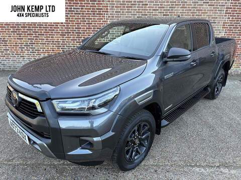 2.8 D-4D Invincible X Pickup Double Cab 4dr Diesel Auto 4WD Euro 6 (s/s) (204 ps)