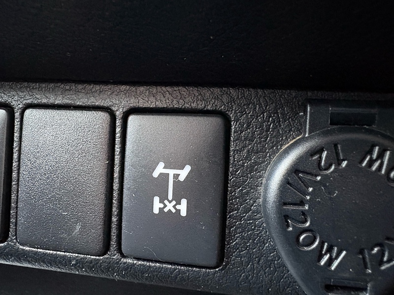 Toyota 2.4 D-4D Active Pickup Double Cab 4dr Diesel Manual 4WD Euro 6 (3.5t) (150 ps)