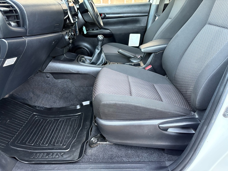 Toyota 2.4 D-4D Active Pickup Double Cab 4dr Diesel Manual 4WD Euro 6 (s/s) (150 ps)