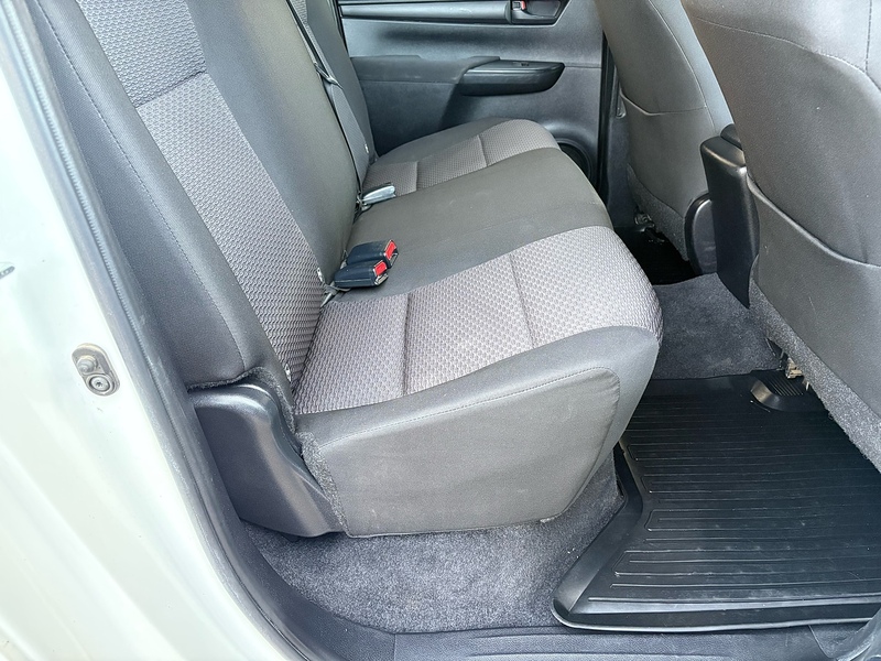 Toyota 2.4 D-4D Active Pickup Double Cab 4dr Diesel Manual 4WD Euro 6 (s/s) (150 ps)