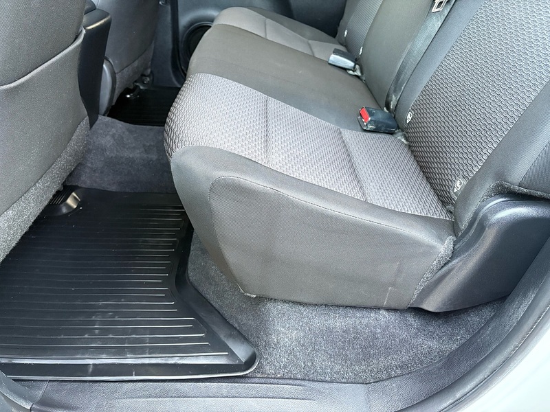 Toyota 2.4 D-4D Active Pickup Double Cab 4dr Diesel Manual 4WD Euro 6 (s/s) (150 ps)