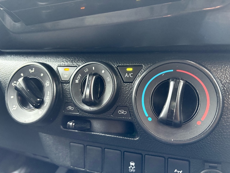 Toyota 2.4 D-4D Active Pickup Double Cab 4dr Diesel Manual 4WD Euro 6 (s/s) (150 ps)