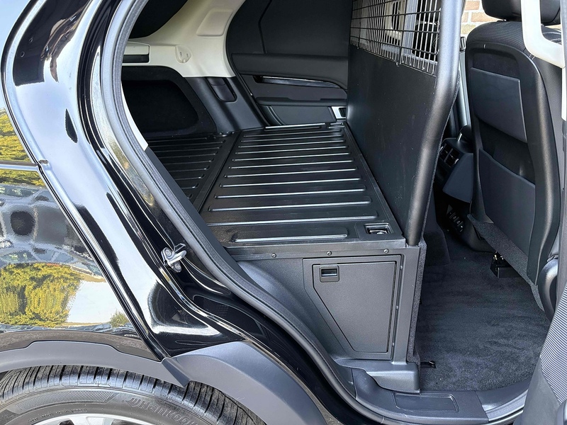 Land Rover 3.0 D300 MHEV SE SUV 5dr Diesel Auto 4WD Euro 6 (s/s) (300 ps)