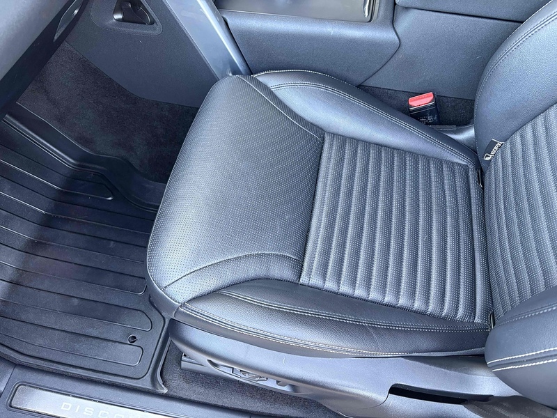 Land Rover 3.0 D300 MHEV SE SUV 5dr Diesel Auto 4WD Euro 6 (s/s) (300 ps)