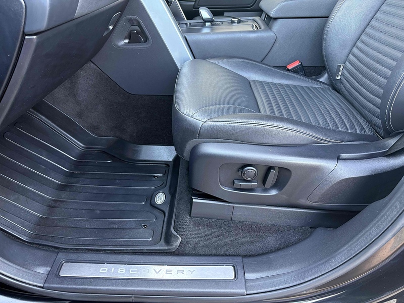 Land Rover 3.0 D300 MHEV SE SUV 5dr Diesel Auto 4WD Euro 6 (s/s) (300 ps)