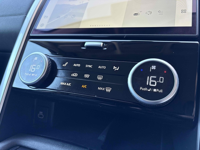 Land Rover 3.0 D300 MHEV SE SUV 5dr Diesel Auto 4WD Euro 6 (s/s) (300 ps)