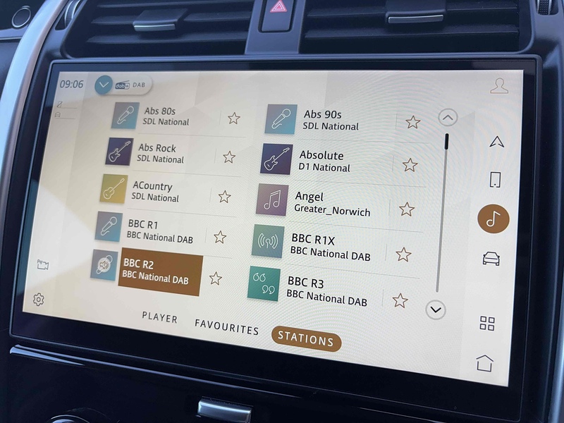 Land Rover 3.0 D300 MHEV SE SUV 5dr Diesel Auto 4WD Euro 6 (s/s) (300 ps)