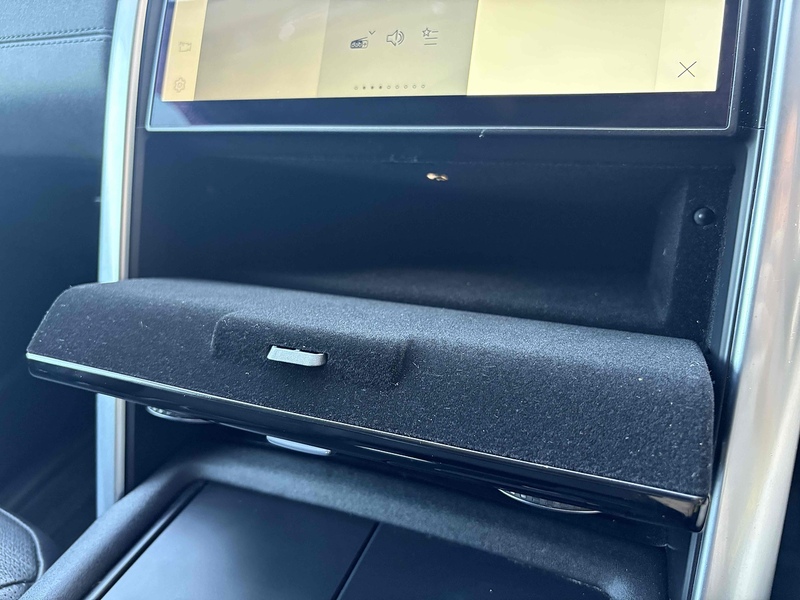 Land Rover 3.0 D300 MHEV SE SUV 5dr Diesel Auto 4WD Euro 6 (s/s) (300 ps)