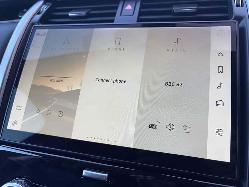 Land Rover 3.0 D300 MHEV SE SUV 5dr Diesel Auto 4WD Euro 6 (s/s) (300 ps)