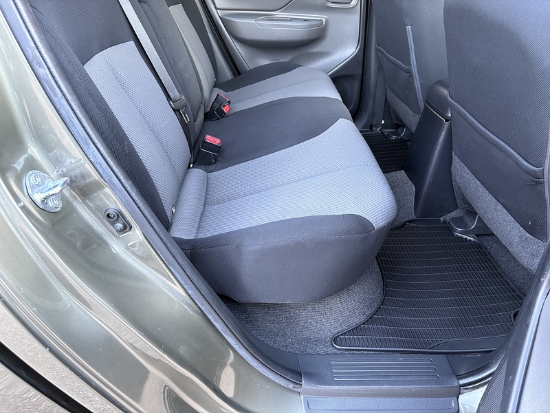 Mitsubishi 2.4 DI-D DC 4Life Pickup Double Cab 4dr Diesel Manual 4WD Euro 6 (s/s) (154 ps)