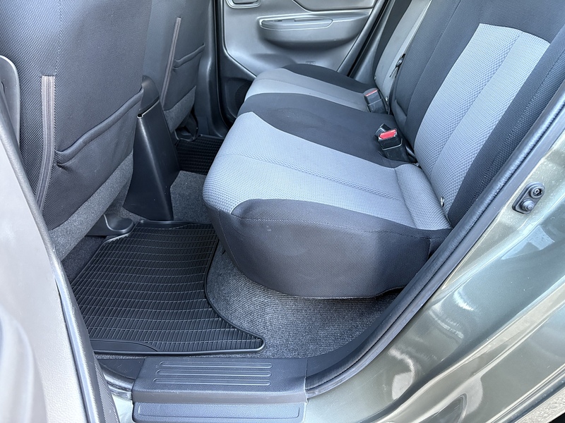 Mitsubishi 2.4 DI-D DC 4Life Pickup Double Cab 4dr Diesel Manual 4WD Euro 6 (s/s) (154 ps)