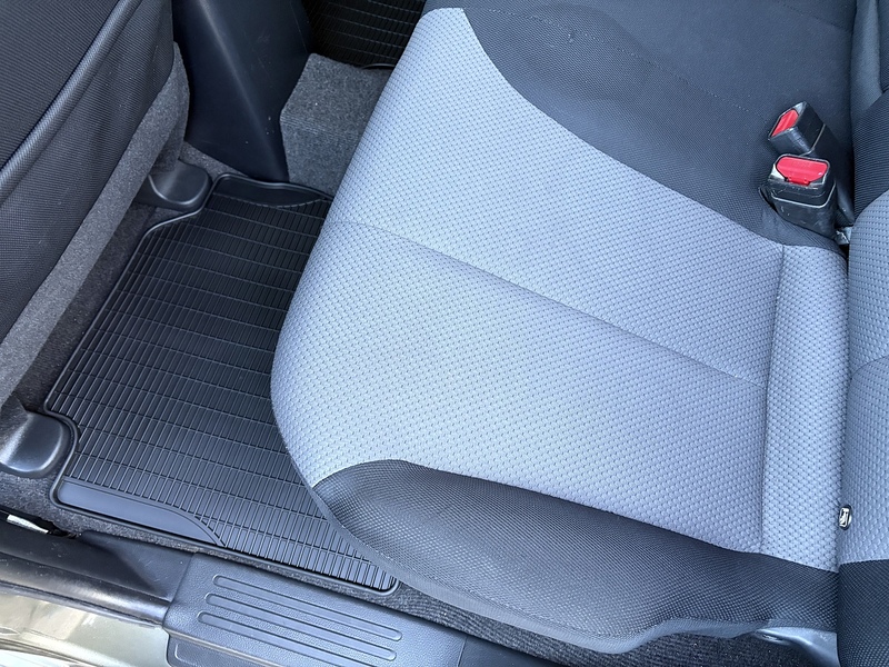 Mitsubishi 2.4 DI-D DC 4Life Pickup Double Cab 4dr Diesel Manual 4WD Euro 6 (s/s) (154 ps)