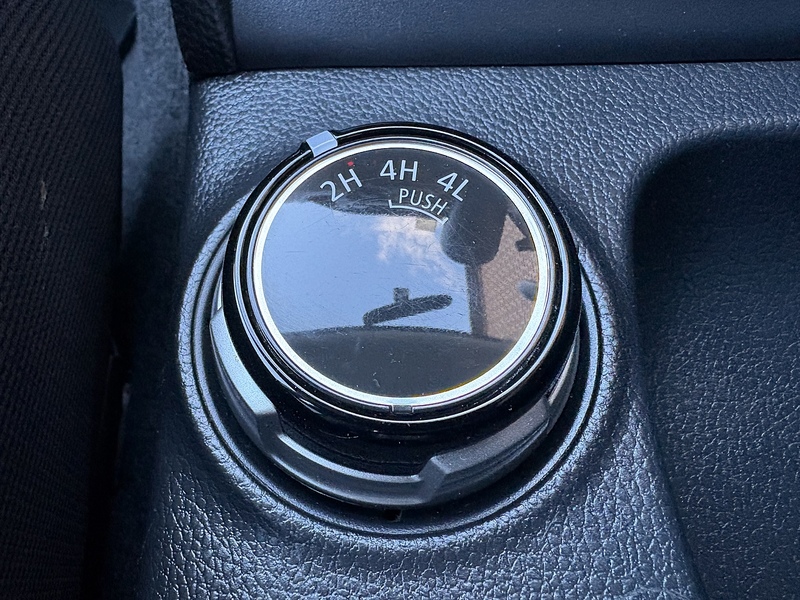 Mitsubishi 2.4 DI-D DC 4Life Pickup Double Cab 4dr Diesel Manual 4WD Euro 6 (s/s) (154 ps)