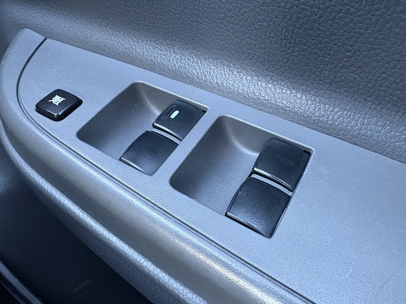 Mitsubishi 2.4 DI-D DC 4Life Pickup Double Cab 4dr Diesel Manual 4WD Euro 6 (s/s) (154 ps)