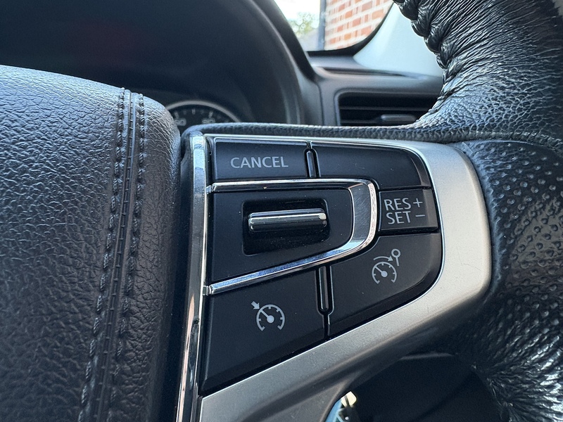 Mitsubishi 2.4 DI-D DC 4Life Pickup Double Cab 4dr Diesel Manual 4WD Euro 6 (s/s) (154 ps)