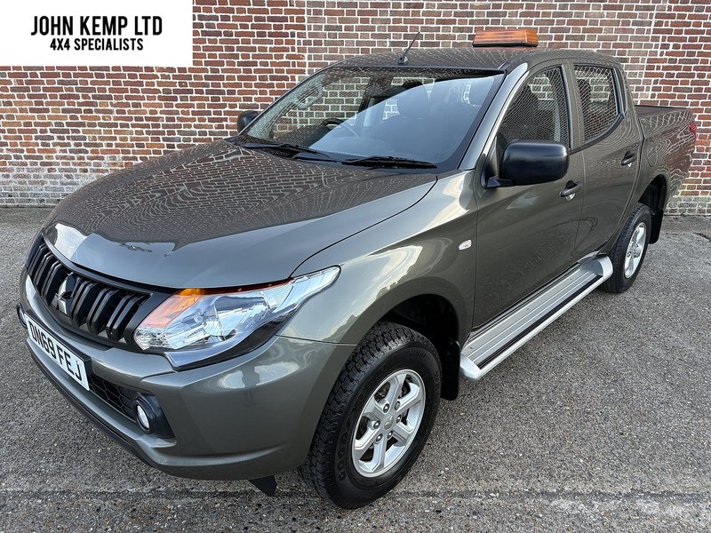 Mitsubishi 2.4 DI-D DC 4Life Pickup Double Cab 4dr Diesel Manual 4WD Euro 6 (s/s) (154 ps)