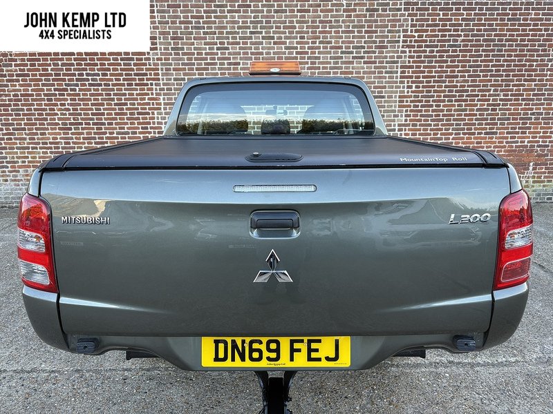 Mitsubishi 2.4 DI-D DC 4Life Pickup Double Cab 4dr Diesel Manual 4WD Euro 6 (s/s) (154 ps)