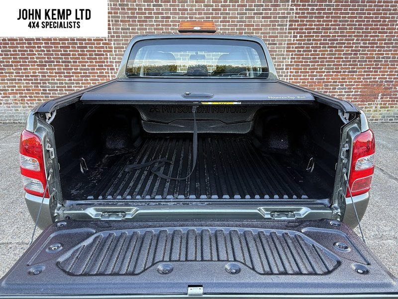 Mitsubishi 2.4 DI-D DC 4Life Pickup Double Cab 4dr Diesel Manual 4WD Euro 6 (s/s) (154 ps)