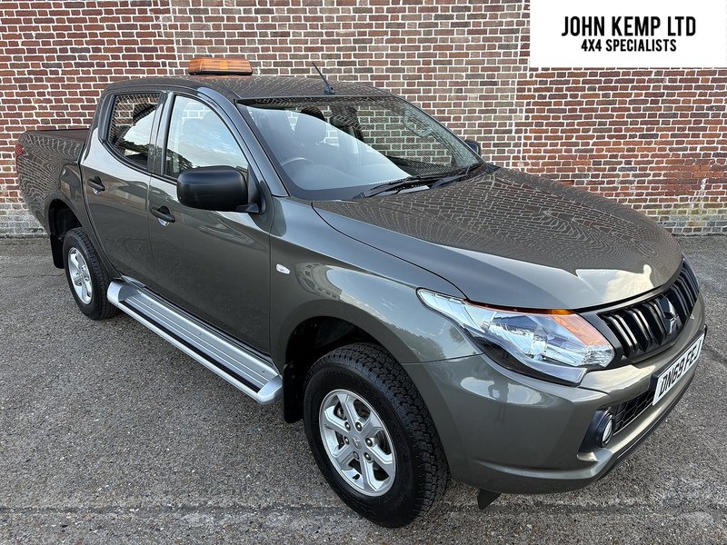 Mitsubishi 2.4 DI-D DC 4Life Pickup Double Cab 4dr Diesel Manual 4WD Euro 6 (s/s) (154 ps)