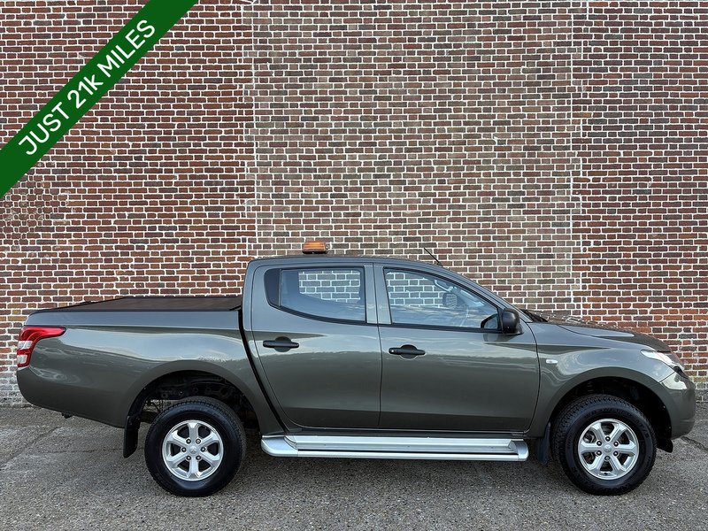 Mitsubishi 2.4 DI-D DC 4Life Pickup Double Cab 4dr Diesel Manual 4WD Euro 6 (s/s) (154 ps)