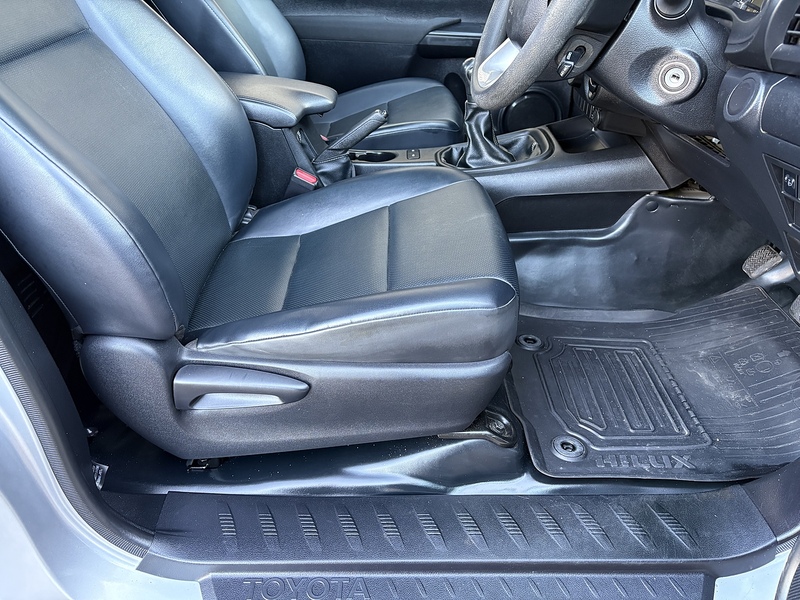 Toyota 2.4 D-4D Active Pickup 2dr Diesel Manual 4WD Euro 6 (150 ps)