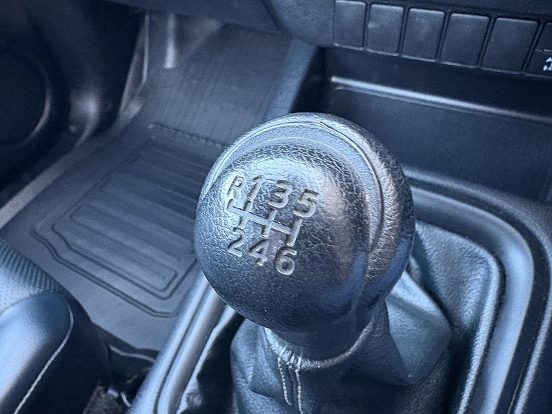 Toyota 2.4 D-4D Active Pickup 2dr Diesel Manual 4WD Euro 6 (150 ps)