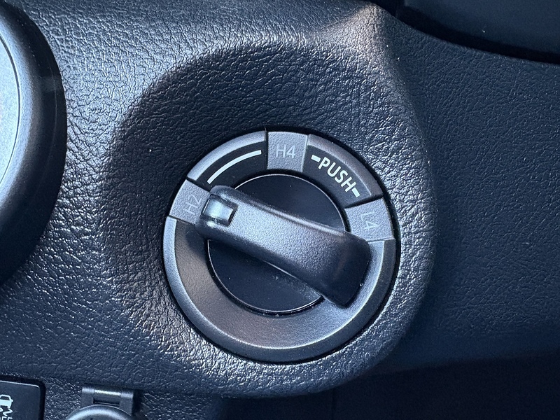 Toyota 2.4 D-4D Active Pickup 2dr Diesel Manual 4WD Euro 6 (150 ps)