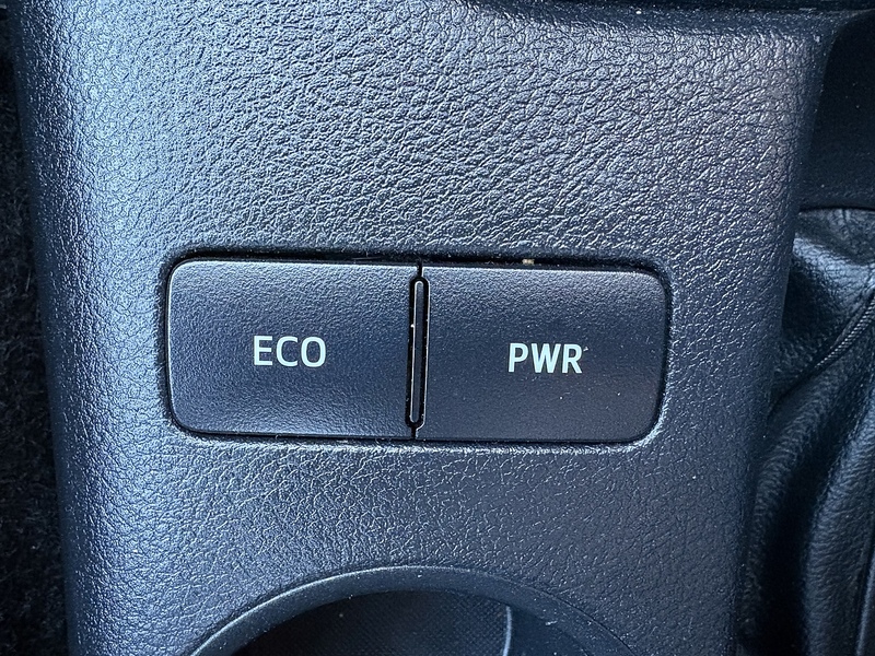 Toyota 2.4 D-4D Active Pickup 2dr Diesel Manual 4WD Euro 6 (150 ps)